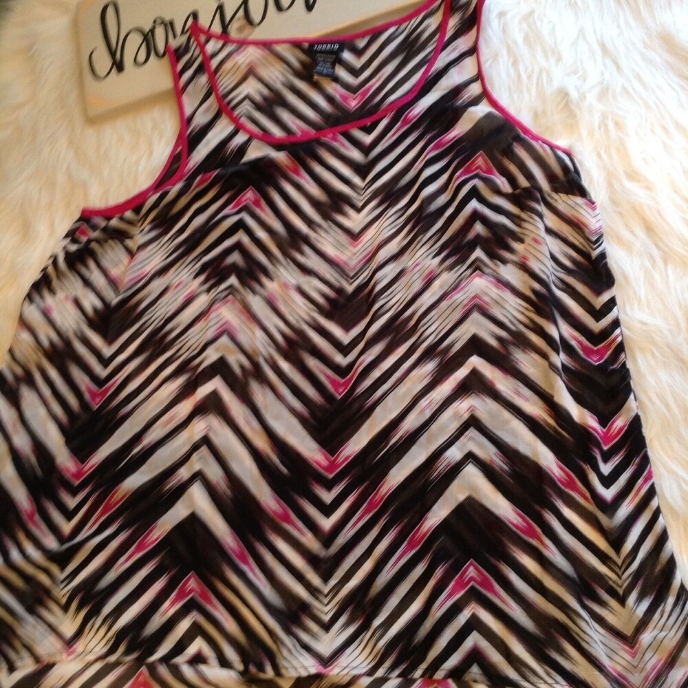 Torrid Womens Blouse Top Size 0 Sleeveles Pink‎ Black Print (BG-21)